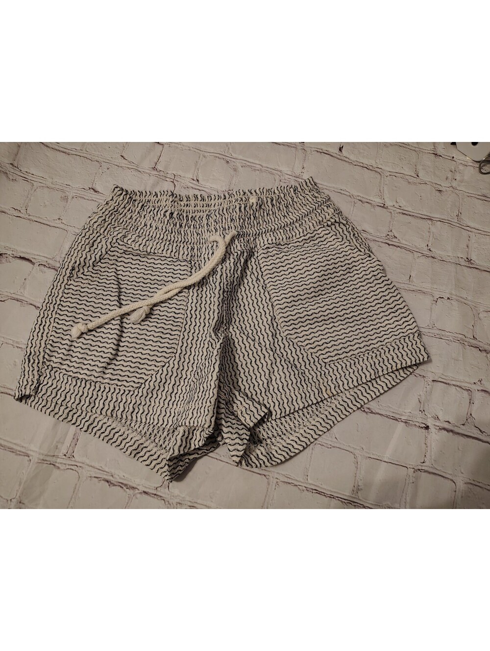 April kiss Textured Drawstring Shorts Cream Black Size S